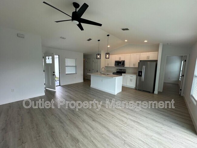 Building Photo - 790 W Gaucho Cir