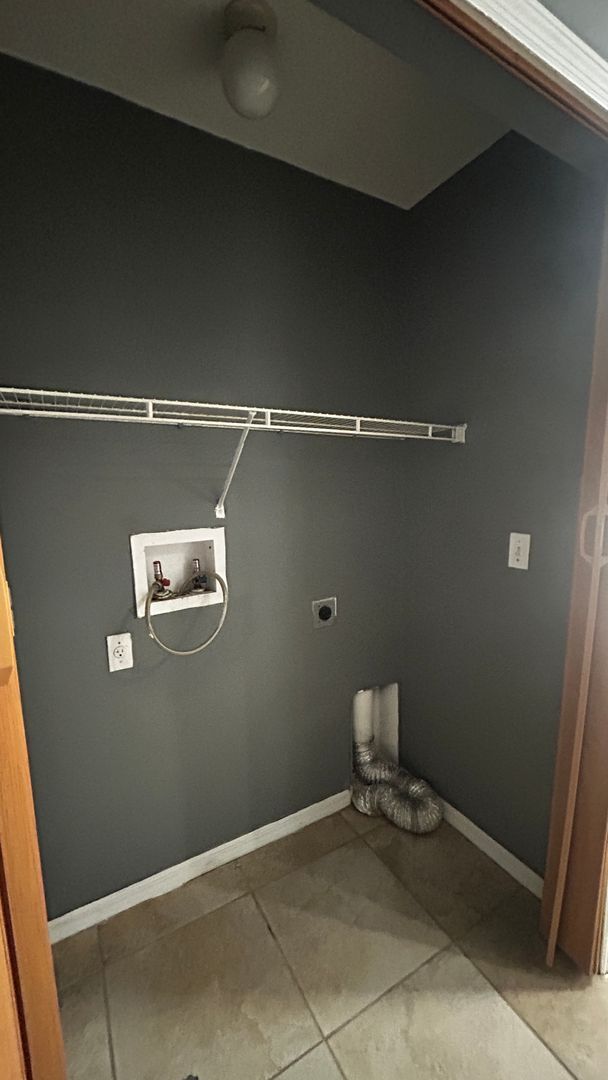 Building Photo - Charming 3-Bedroom Home with Screened Lana...