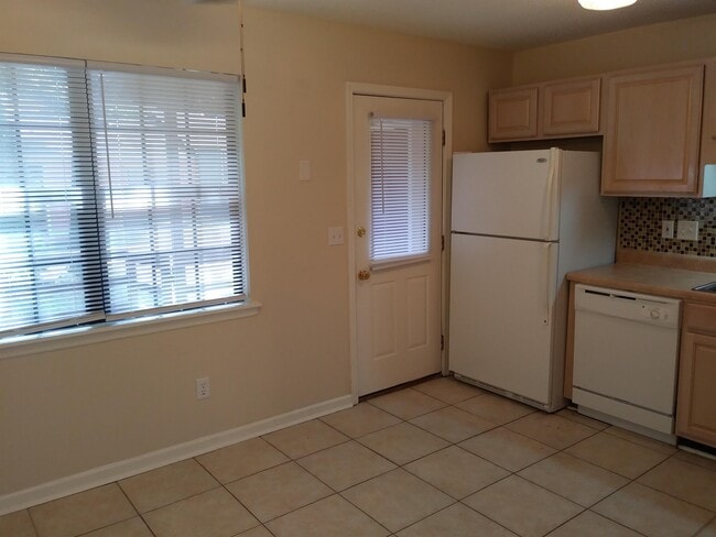 Building Photo - 1602 Carolwood Ct