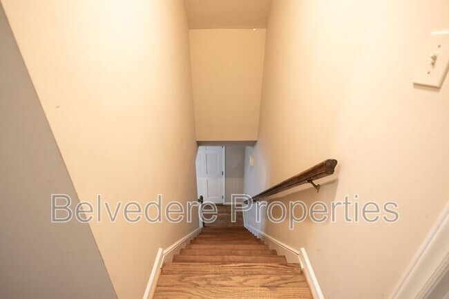 Building Photo - 8 Barret Place