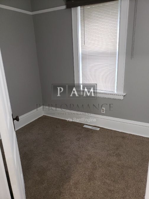 Building Photo - 1000 Hagerer St