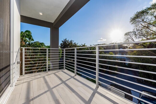 Building Photo - 2875 SW 33rd Ct