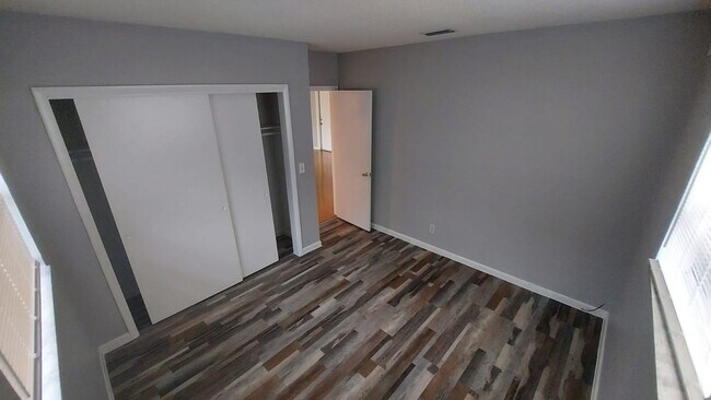 Building Photo - 2 BEDROOMS 1 BATHROOM IN AREA OF RIVERLAND