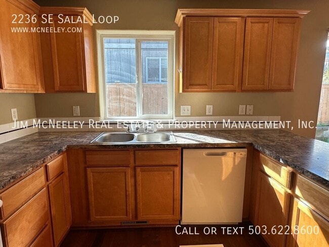 Building Photo - 2236 SE Salal Lp