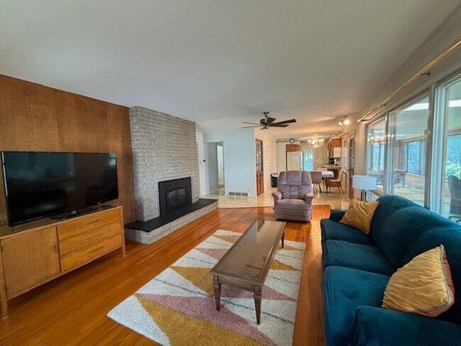 Building Photo - Fully Furnished, Turn Key Lake Front Home in Caledonia!