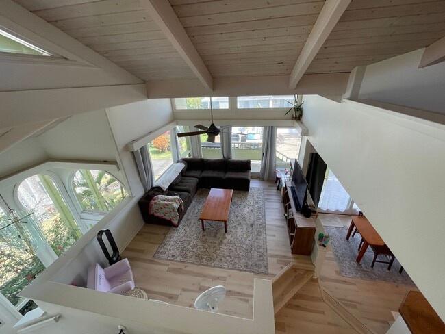 Building Photo - Two Bedroom + Loft/Two Bathroom Napili Tow...