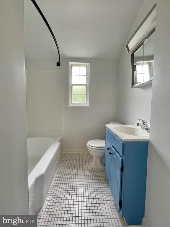 Building Photo - 3724 Ingalls Ave