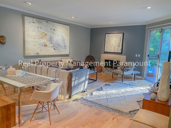 Building Photo - Don't miss out! 2 Bed 2 bath ready to go!