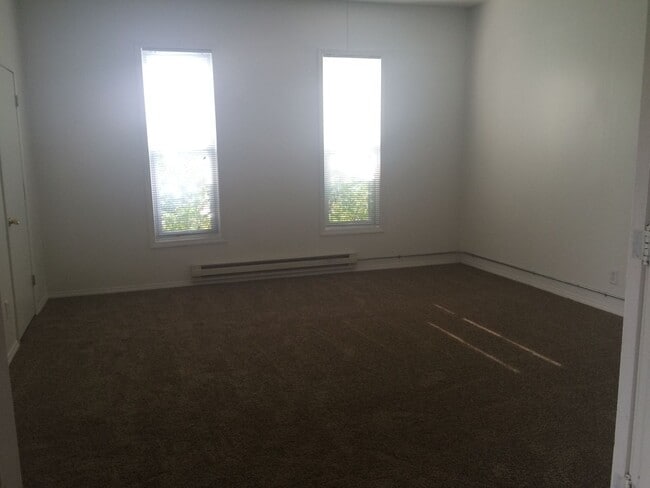 Building Photo - 417 Crooks Ave