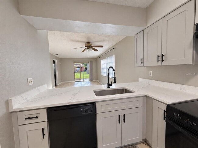 Building Photo - 6380 Bonnie Bay Cir N