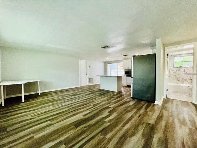 Building Photo - 640 Magnolia St