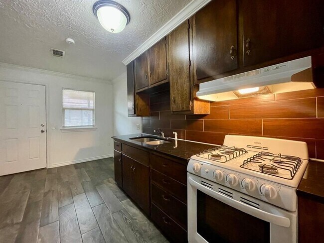 Building Photo - 319 E Edwards St