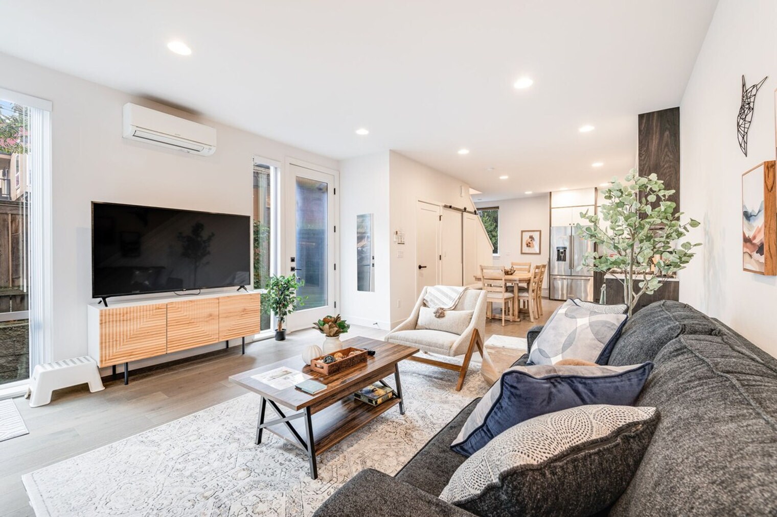 Building Photo - 2319A Franklin Ave E