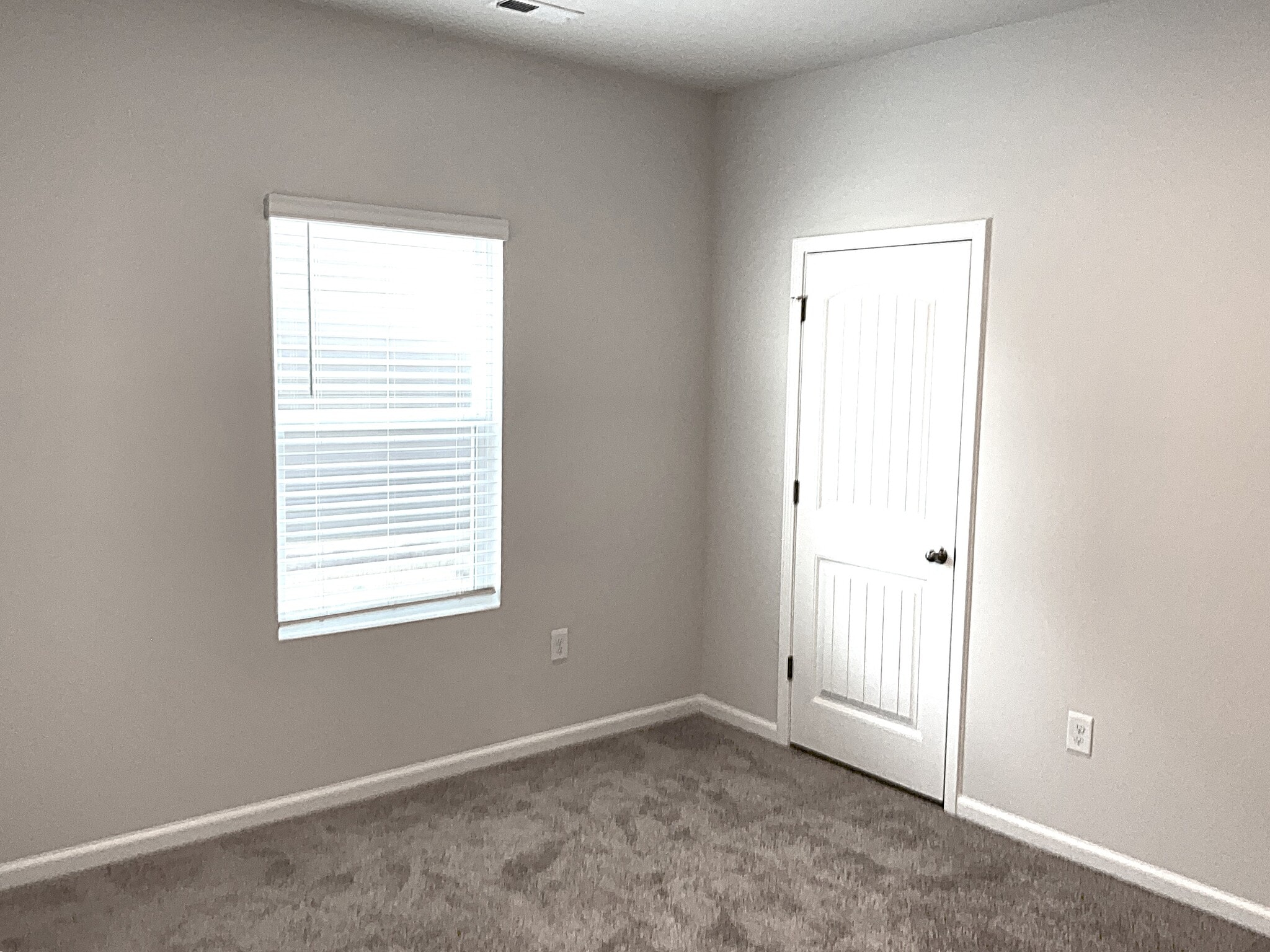 Building Photo - 3216 Emberly Dr