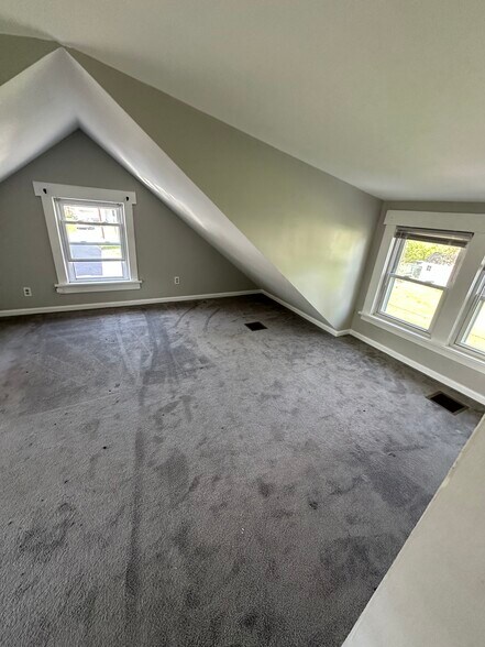 Primary Photo - 32 Stinson Pl