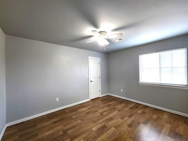 Building Photo - Campbell St Duplex