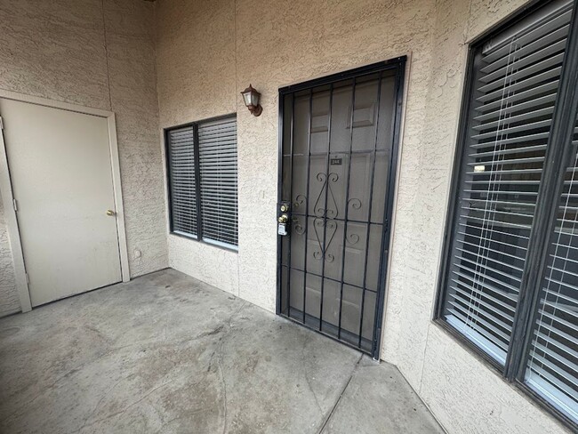 Building Photo - 11666 N 28th Dr