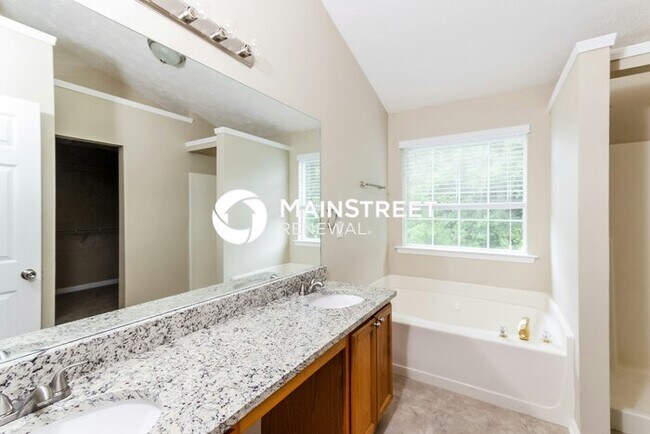 Building Photo - 4 Bedroom Pet-Friendly Home in Hampton, GA with Main Street Renewal