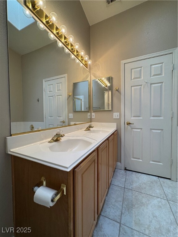 Building Photo - 2498 Foxmoore Ct