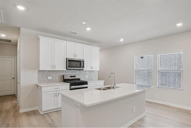 Building Photo - 705 Leavenworth Dr