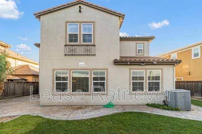 Building Photo - 479 W Esplanade Dr