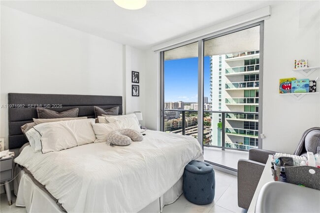 Building Photo - 488 NE 18th St