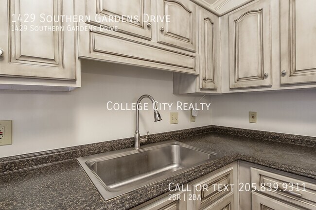 Building Photo - 1429 Southern Gardens Dr