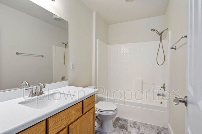 Building Photo - 9284 SW Sweek Dr