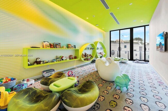 Building Photo - 501 NE 31st St