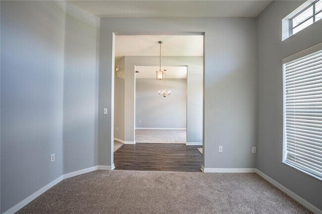 Building Photo - 233 Towhee Rd