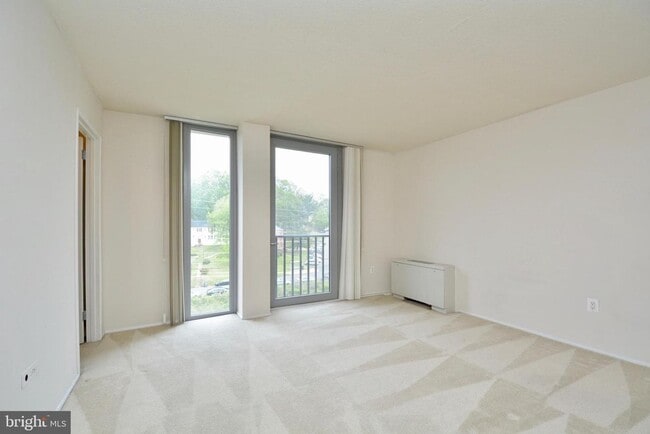 Building Photo - Bright 1BR 1B Condo | All Utilities Included | Arlington