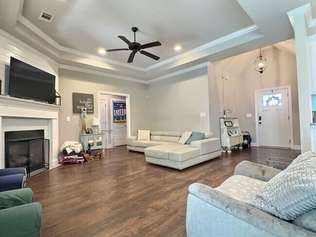 Building Photo - Pine Level - 4 Bed, 2 Bath, Indoor & Outdoor Fireplaces!