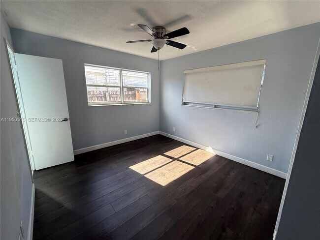 Building Photo - 5408 N Andrews Ave