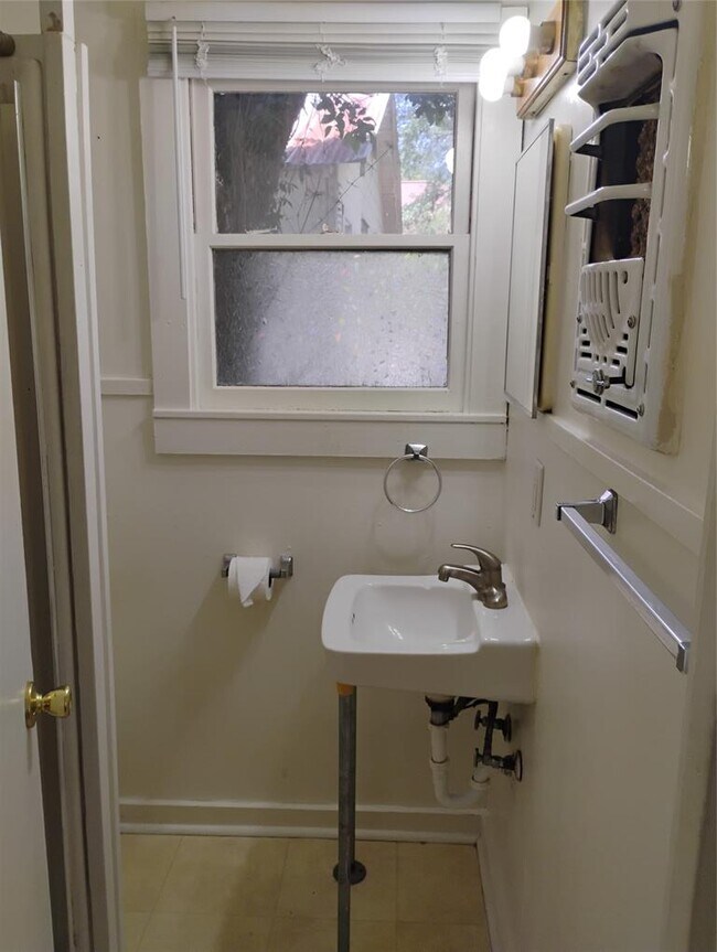 Building Photo - 545 Lindsey St