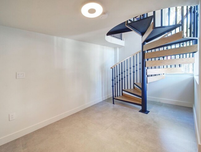 Building Photo - 1500 Bay Rd