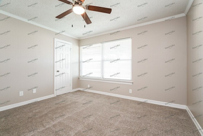 Building Photo - 606 E Springdale Ln