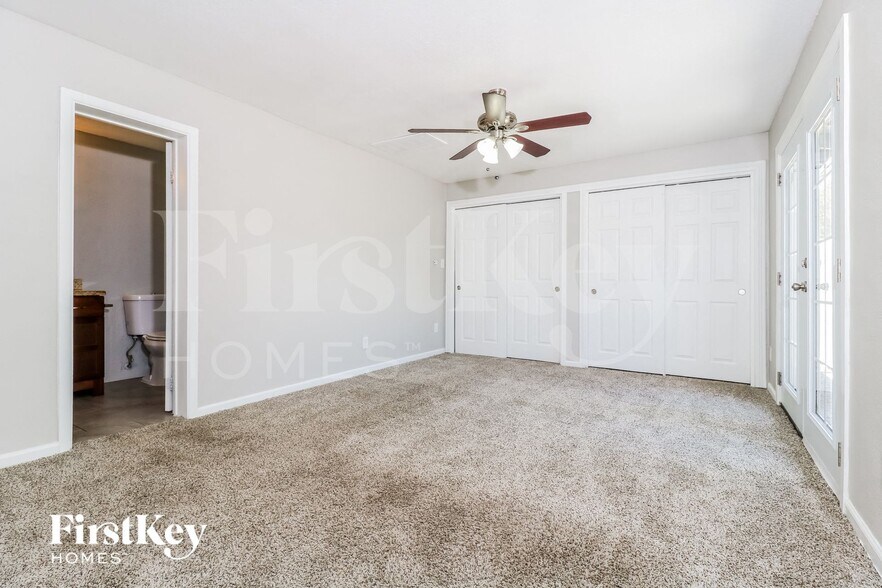 Building Photo - 806 E El Caminito Dr