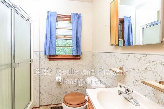 Building Photo - 6822 Wallis Dr