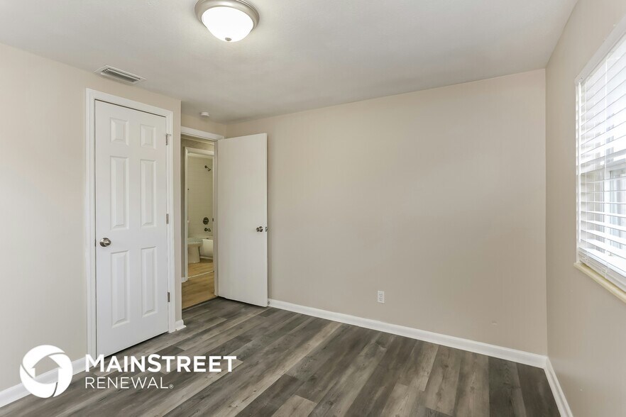 Building Photo - 303 Renne Dr N