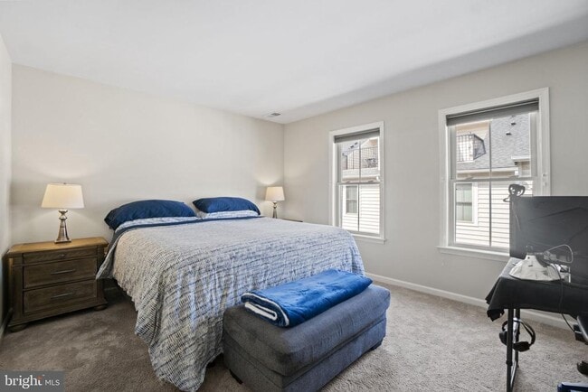 Building Photo - 2509 S Kenmore Ct