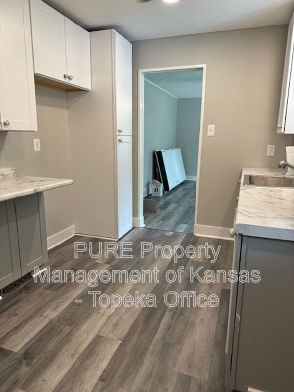 Building Photo - 2416 SW 25th Dr