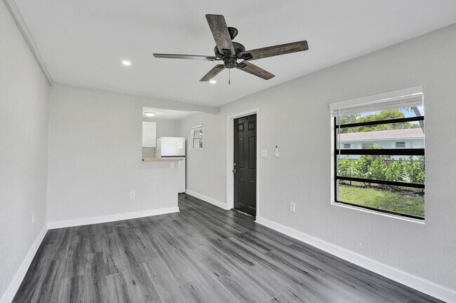 Building Photo - 234 NE 14th Ave