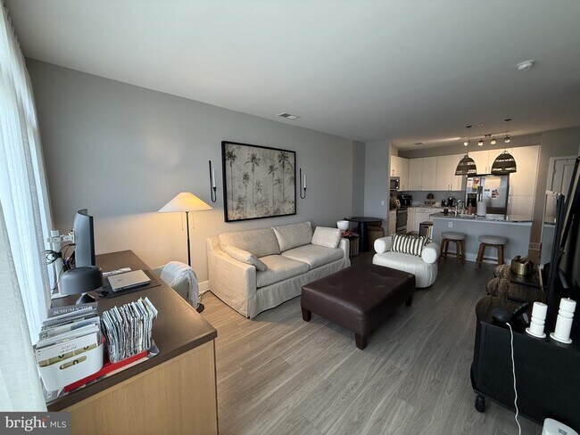 Building Photo - 15250 Siesta Ky Way