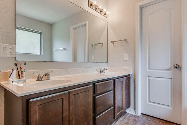 Building Photo - 2362 Duncan Ridge Dr