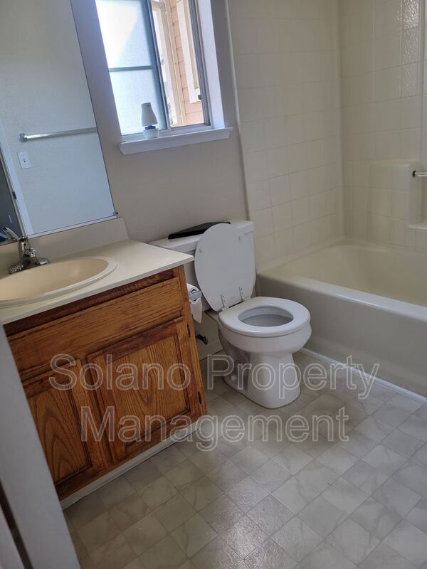 Building Photo - 358 Flagstone Cir