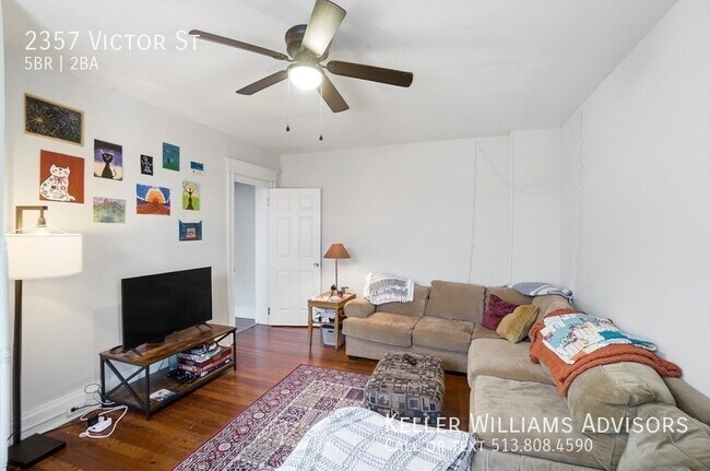 Building Photo - 2357 Victor St