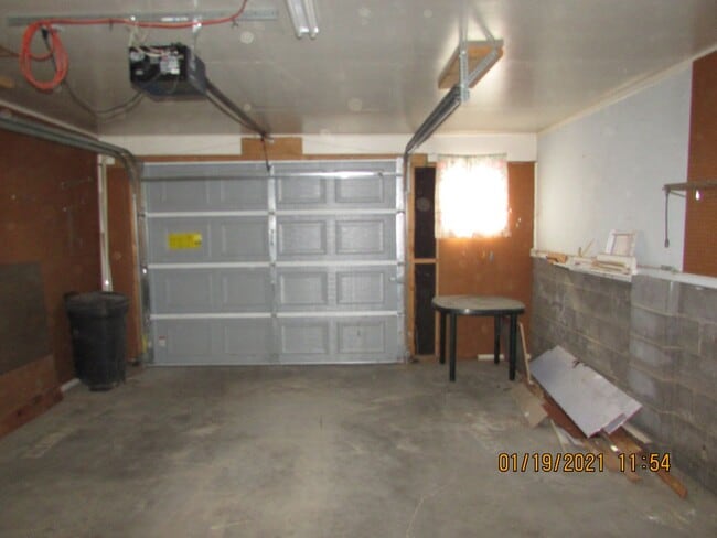 Building Photo - Newly remodeled 2 bedroom/2 bath home
