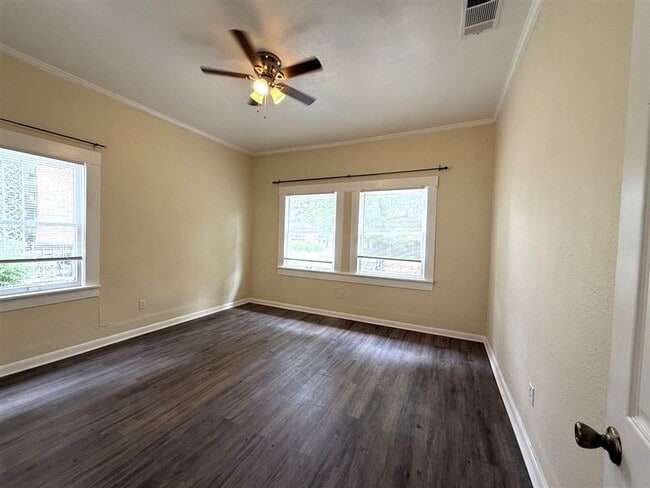 Building Photo - Beautifully Renovated 2 bedroom, 1 bath Bungalow | Historic Highland area | $900/Month Rent