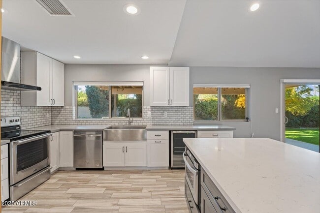 Building Photo - 8635 Via De Ln