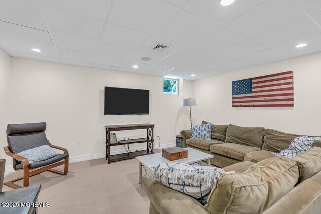 Building Photo - 420 Tuttle Ave